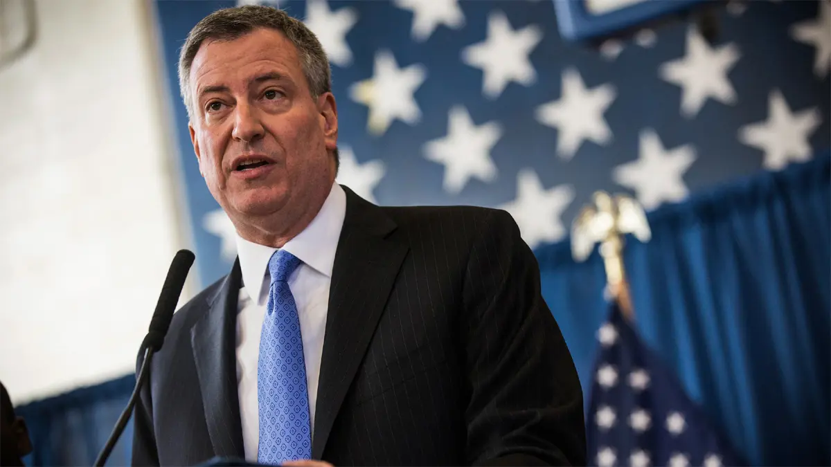 عمدة نيويورك يهدد بمقاضاة ترامب