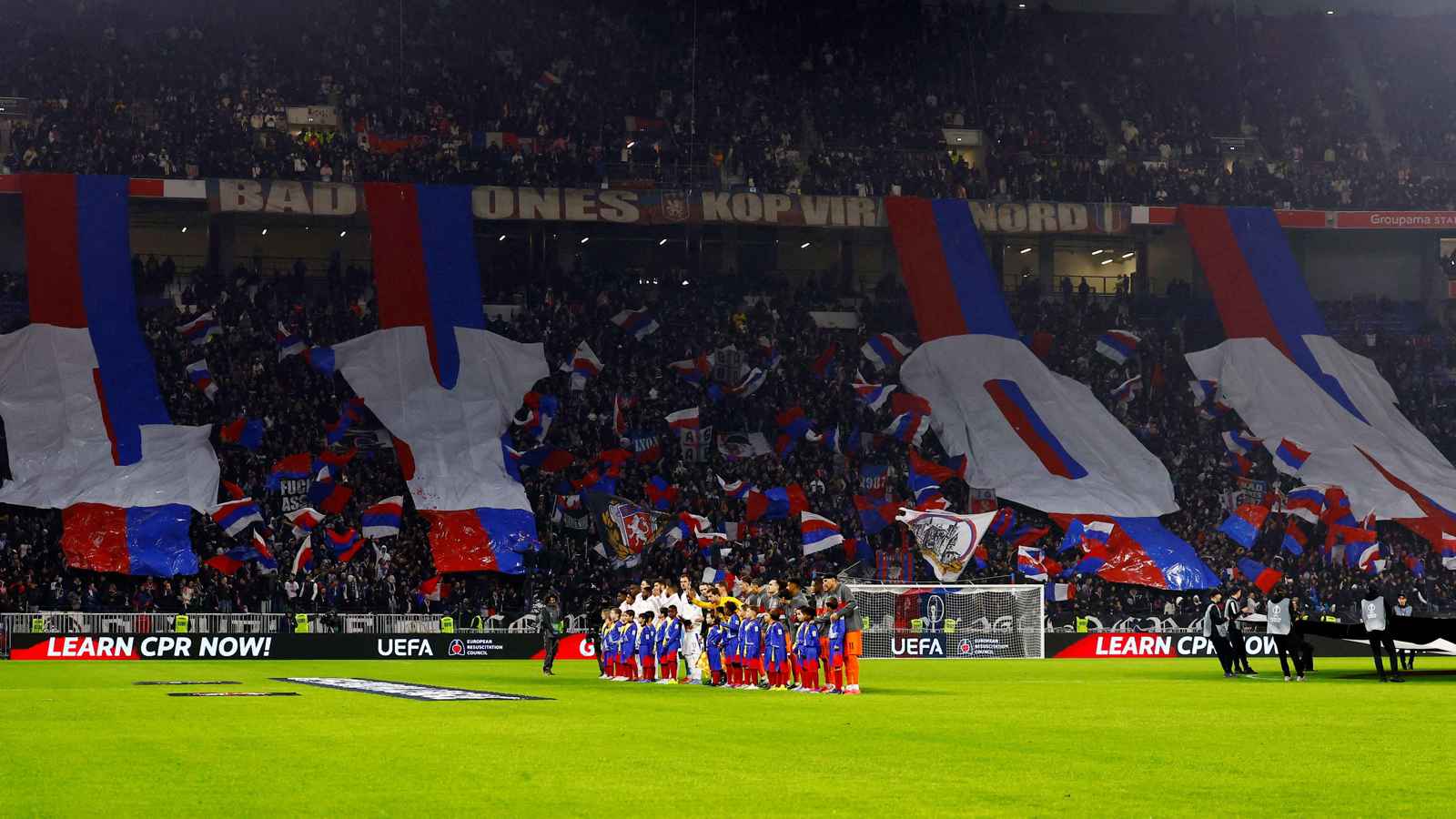 من هو الملياردير الأمريكي الذي هاجمه مشجعو ليون بعد الهبوط للدرجة 2؟ (صور)