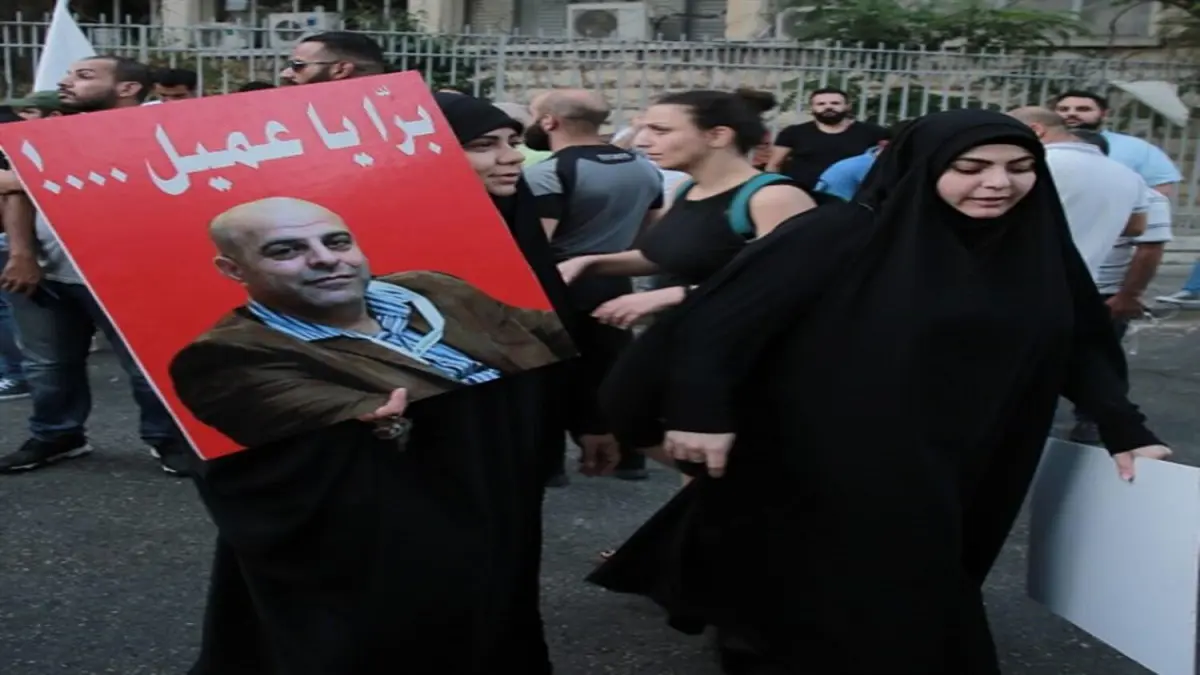 مصادر: طائرة أخلت عميل إسرائيل السابق عامر فاخوري من السفارة الأمريكية في بيروت