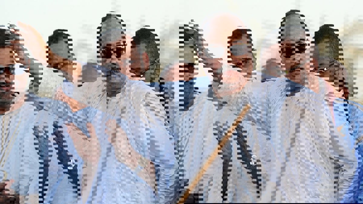 الرئيس الموريتاني السابق يرفض الإجابة على أسئلة المحققين