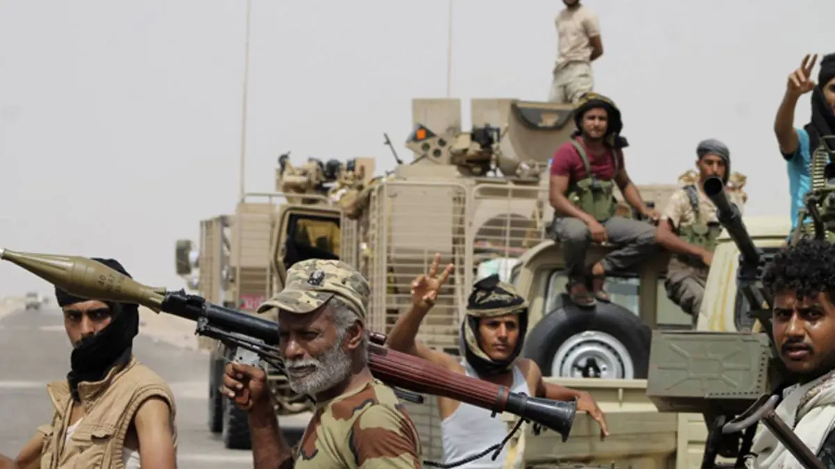 اليمن.. "عمليات الساحل الغربي" تدفع بكتيبتين إلى عدن وأبين وتطالب بوقف القتال