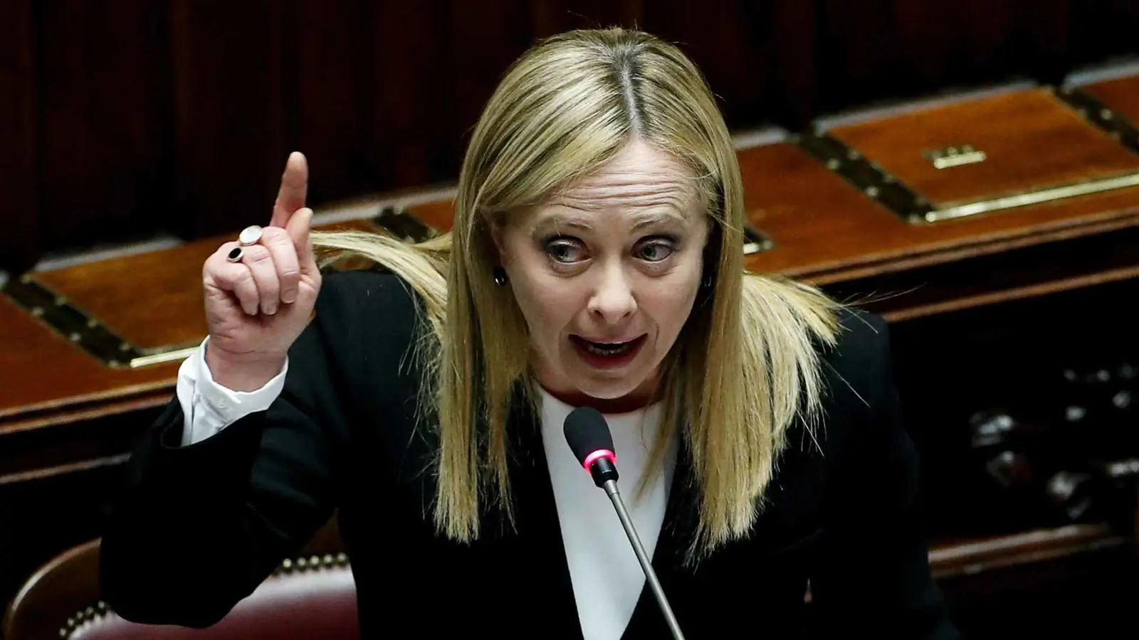 ميلوني تحذر من حرب تجارية بين دول الغرب بسبب رسوم ترامب