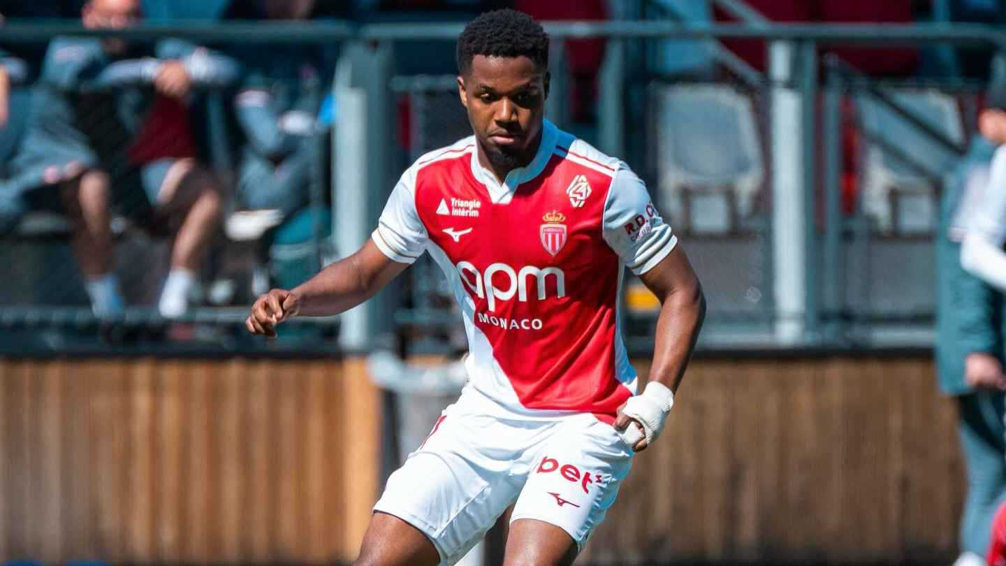 نجم برشلونة يحسم مستقبله في الدوري الفرنسي 