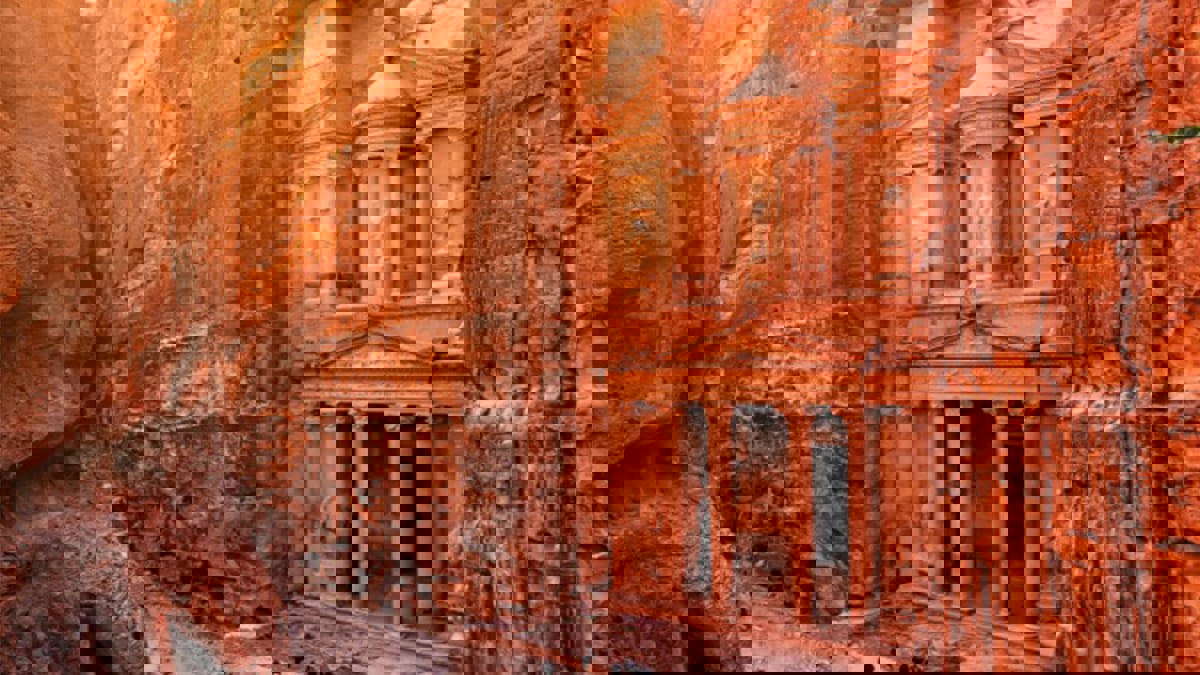 منها بعلبك والبترا .. مواقع أثرية "مجهولة" تستحق الزيارة