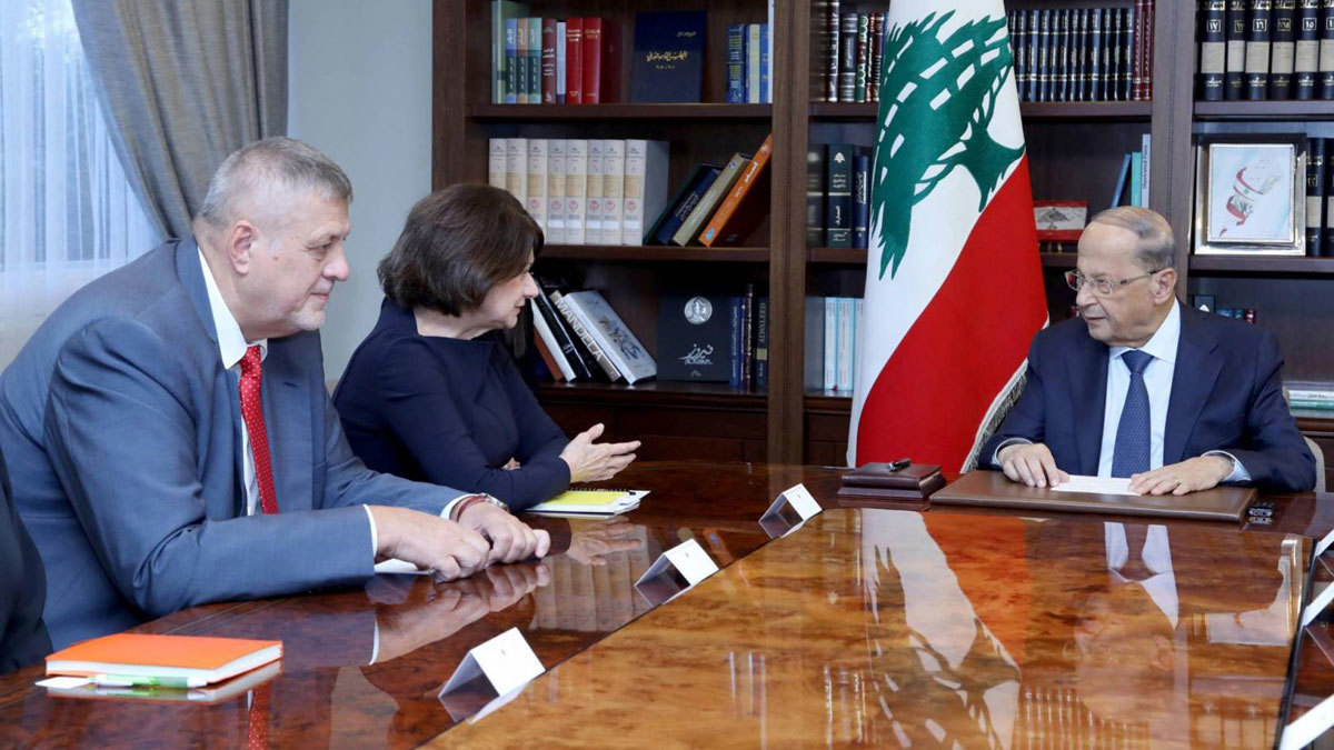 عون: الحكومة ستضم سياسيين وتكنوقراط وممثلين عن الحراك 