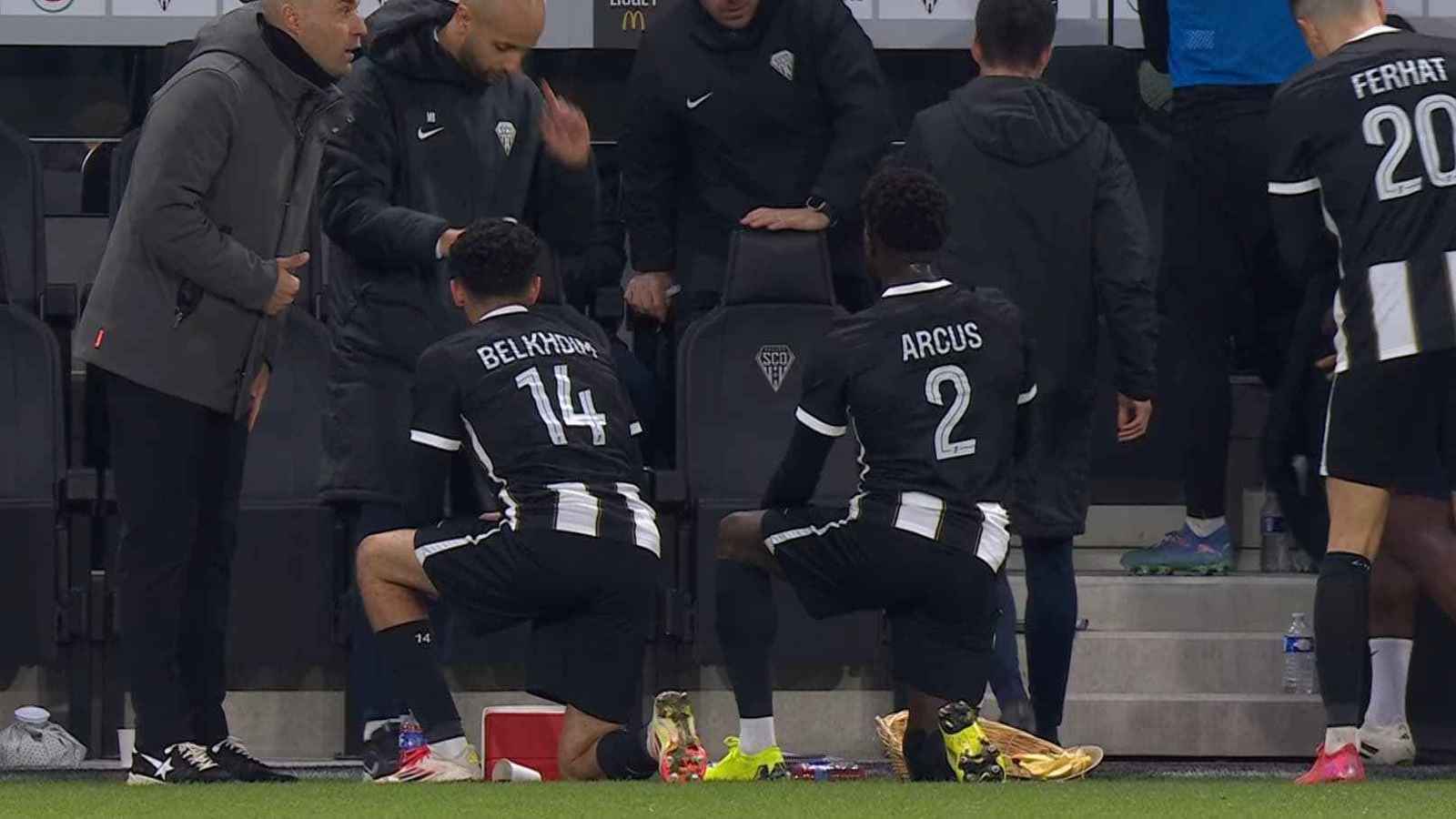 إيقاف مباراة كرة قدم لإفطار الصائمين يثير الجدل في فرنسا