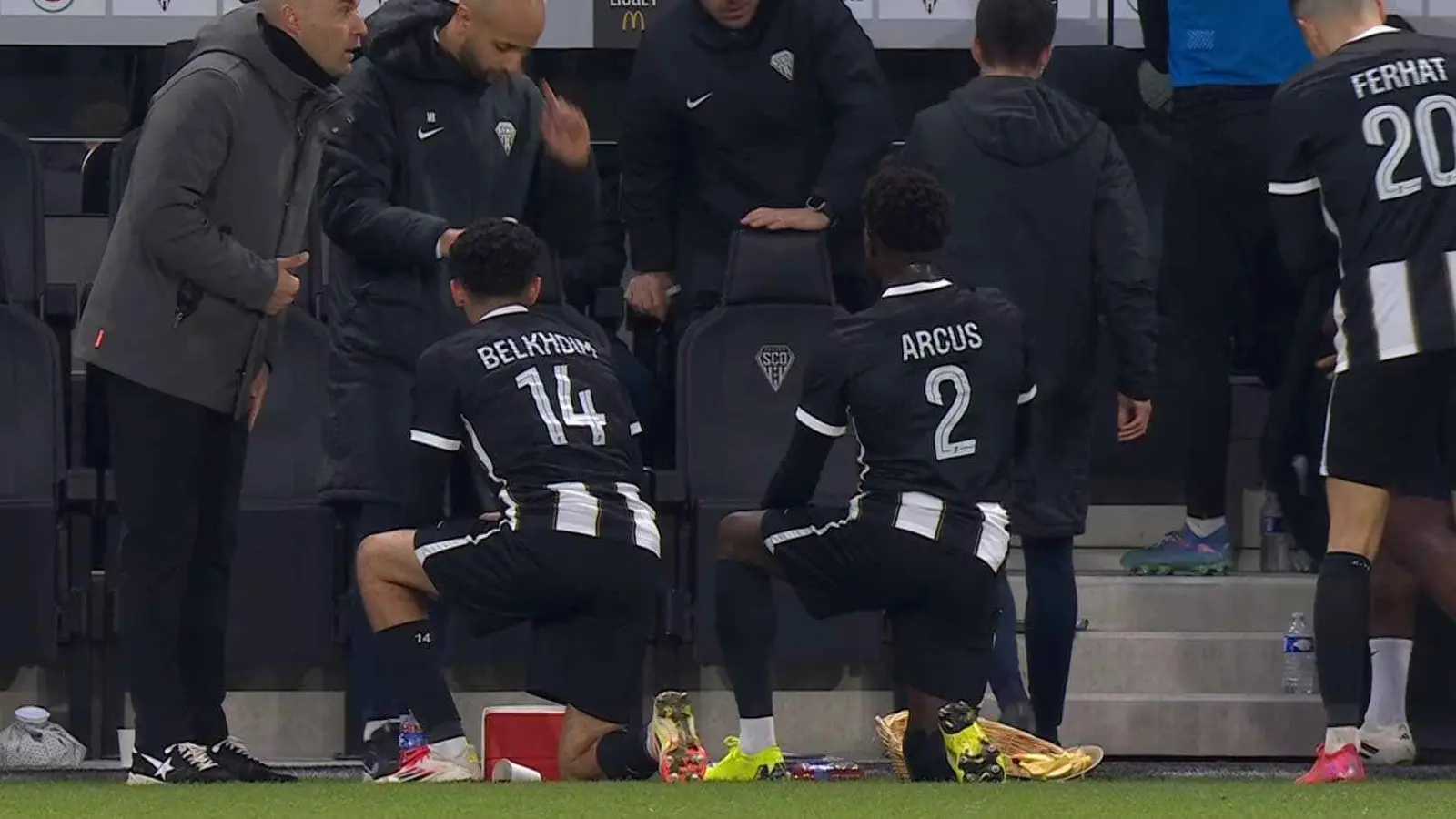 إيقاف مباراة كرة قدم لإفطار الصائمين يثير الجدل في فرنسا