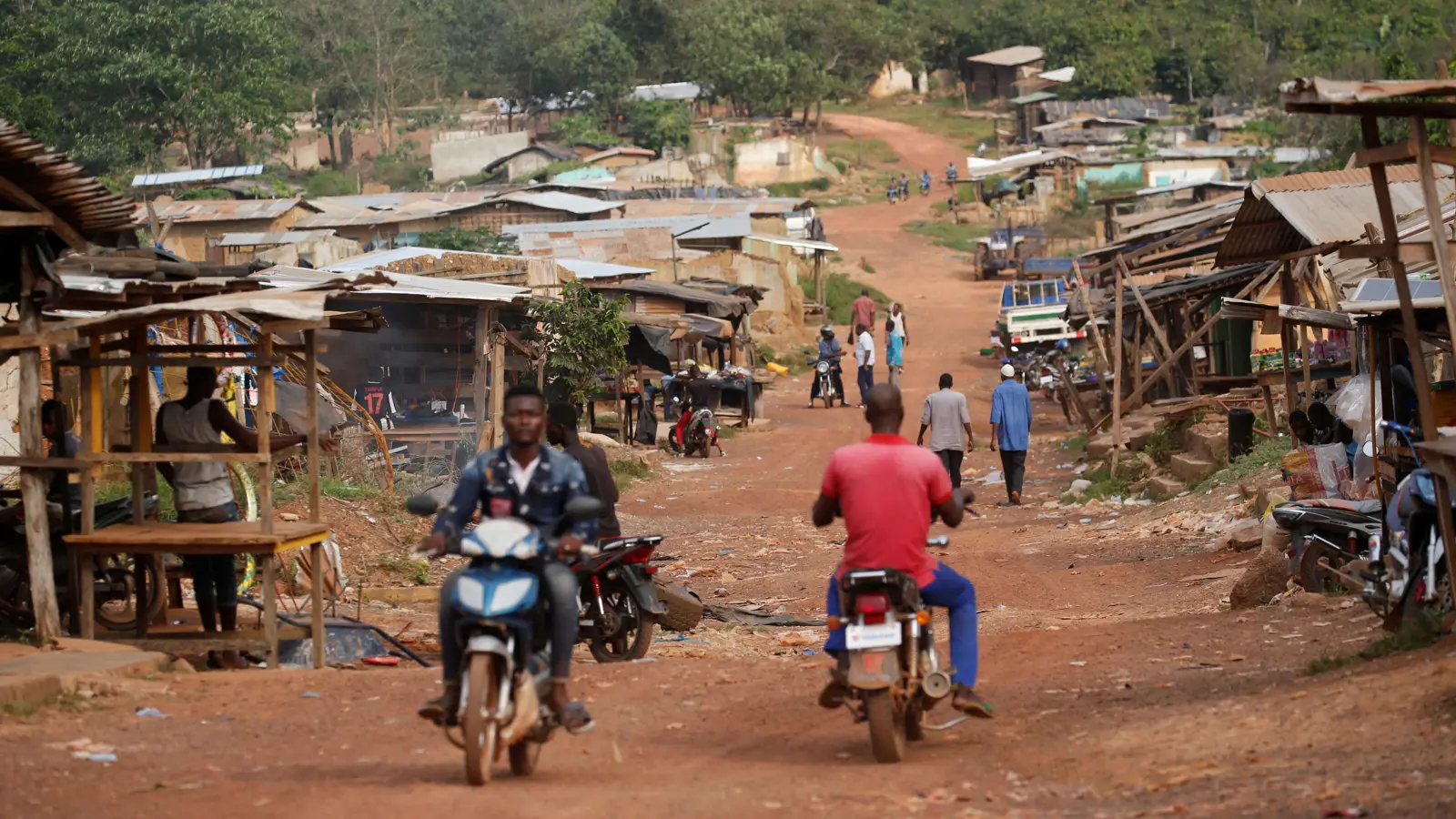 "لوموند": شبكات متشددة "تتمدد جنوباً" في ساحل العاج