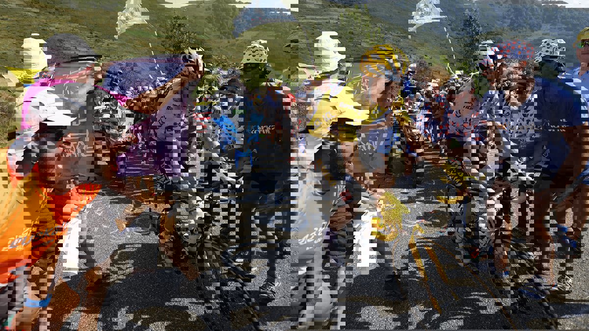 طواف فرنسا للدراجات.. فينغارد يفوز بالمرحلة 18 ويعزز صدارته للترتيب العام