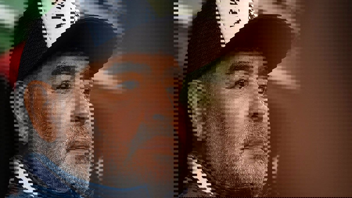 مارادونا يتعافى بعد جراحة ناجحة في المخ