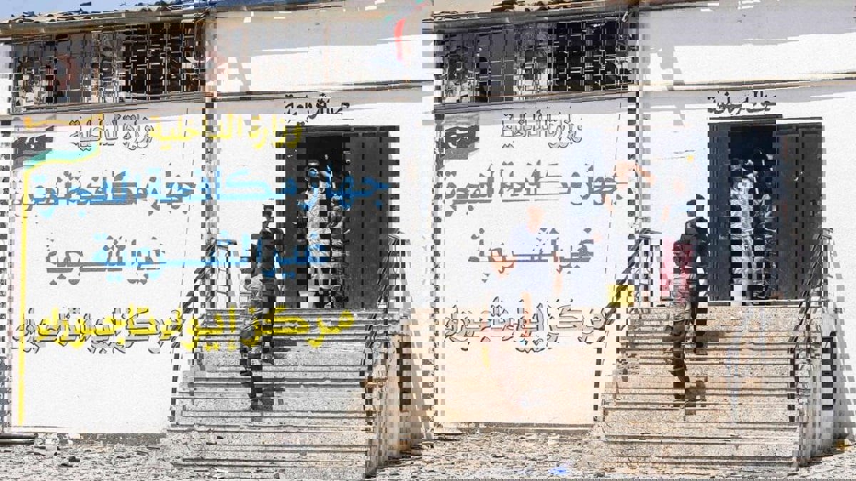 ليبيا.. القبض على رجال أمن تسببوا بمقتل مهاجر غير شرعي