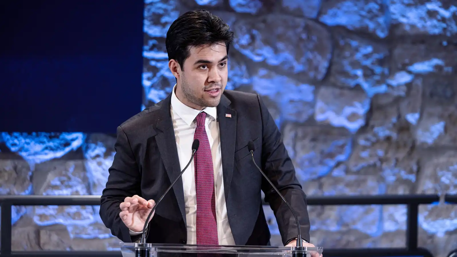 صامويل سامسون.. مستشار ترامب الساعي لاختراق "حصون" أوروبا