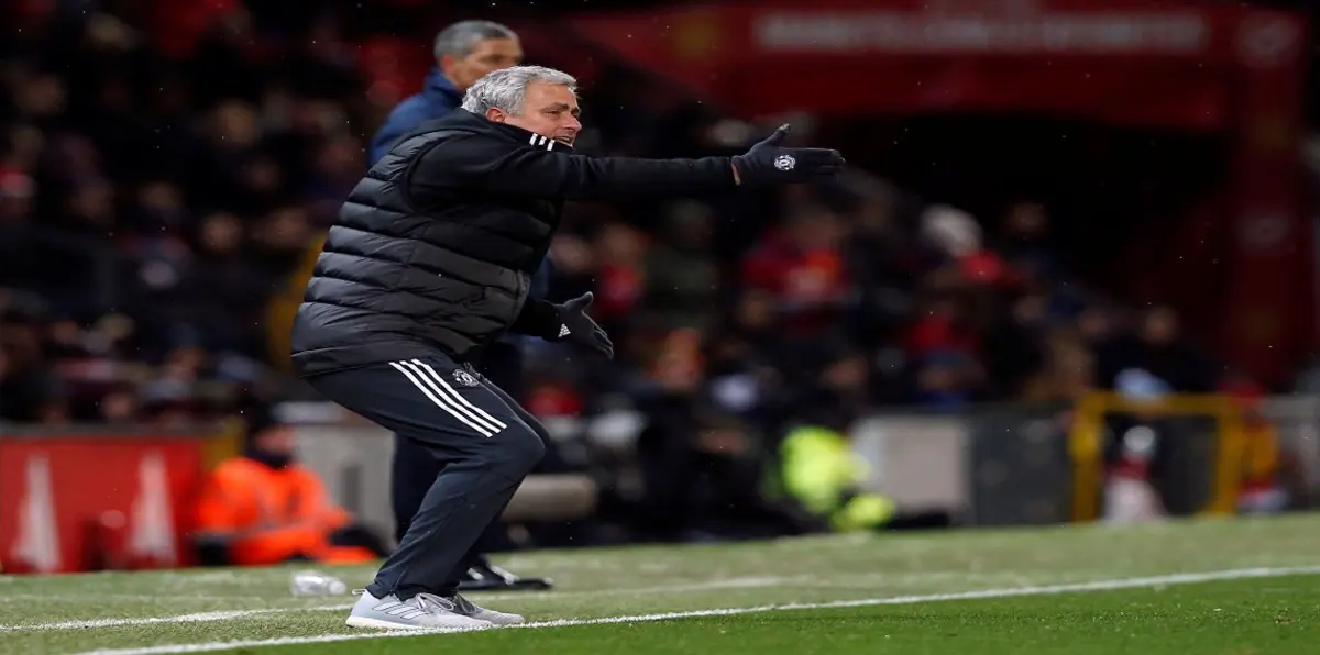 مورينيو يطالب لاعبي مانشستر يونايتد باحترام قميص النادي