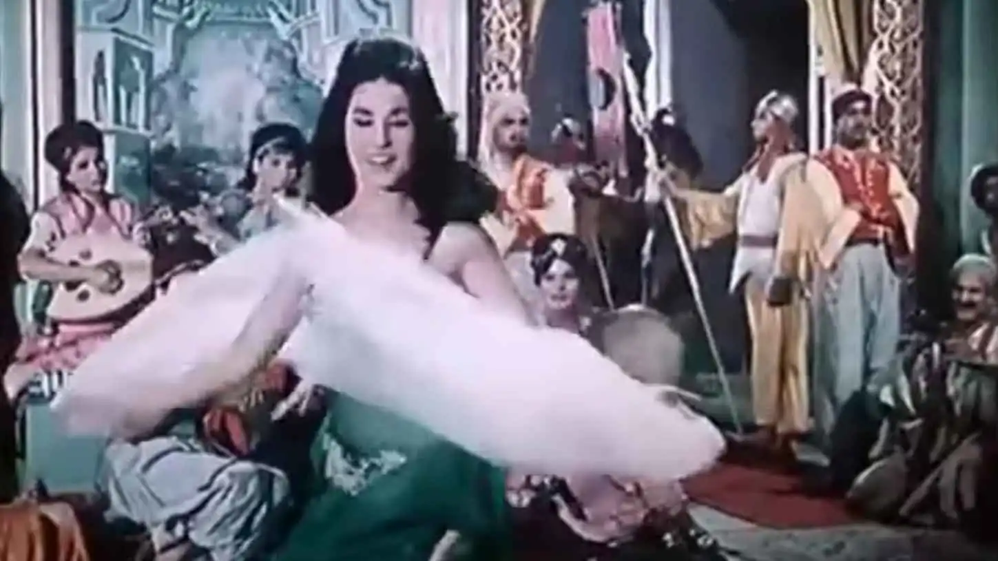 فيفي عبده تعلن وفاة الراقصة المصرية سهير مجدي