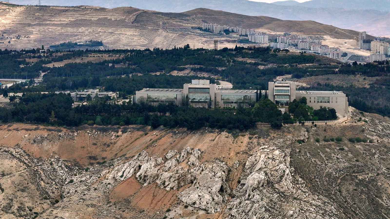 الدروز وجنوب سوريا.. هل تجاوز الشرع "الخطوط الحمراء" لإسرائيل؟