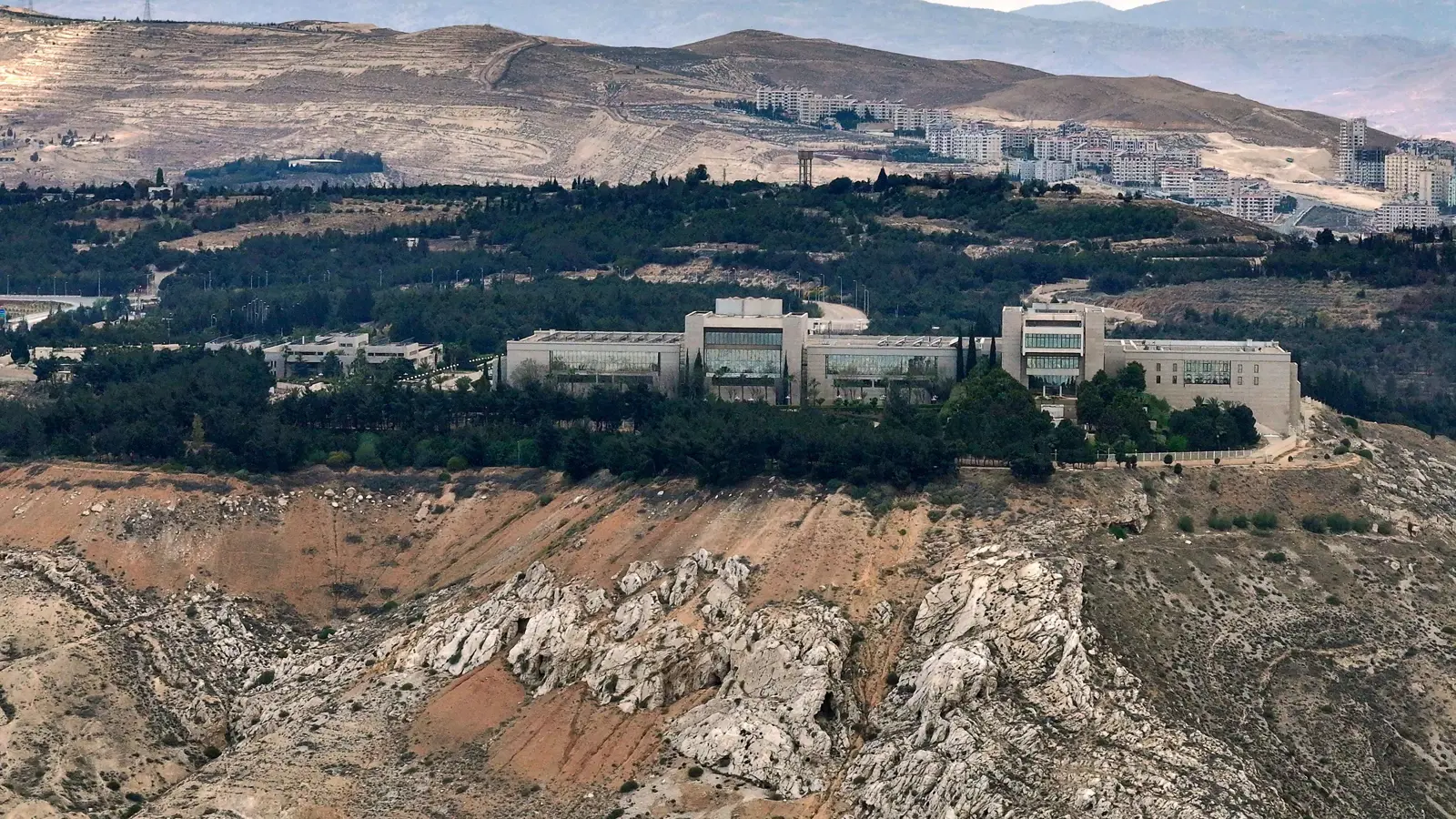 الدروز وجنوب سوريا.. هل تجاوز الشرع "الخطوط الحمراء" لإسرائيل؟