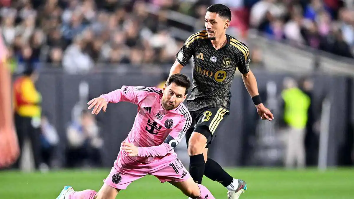 عانى من تدخلات عنيفة.. ميسي يغادر مواجهة لوس أنجلوس غاضبا (فيديو)