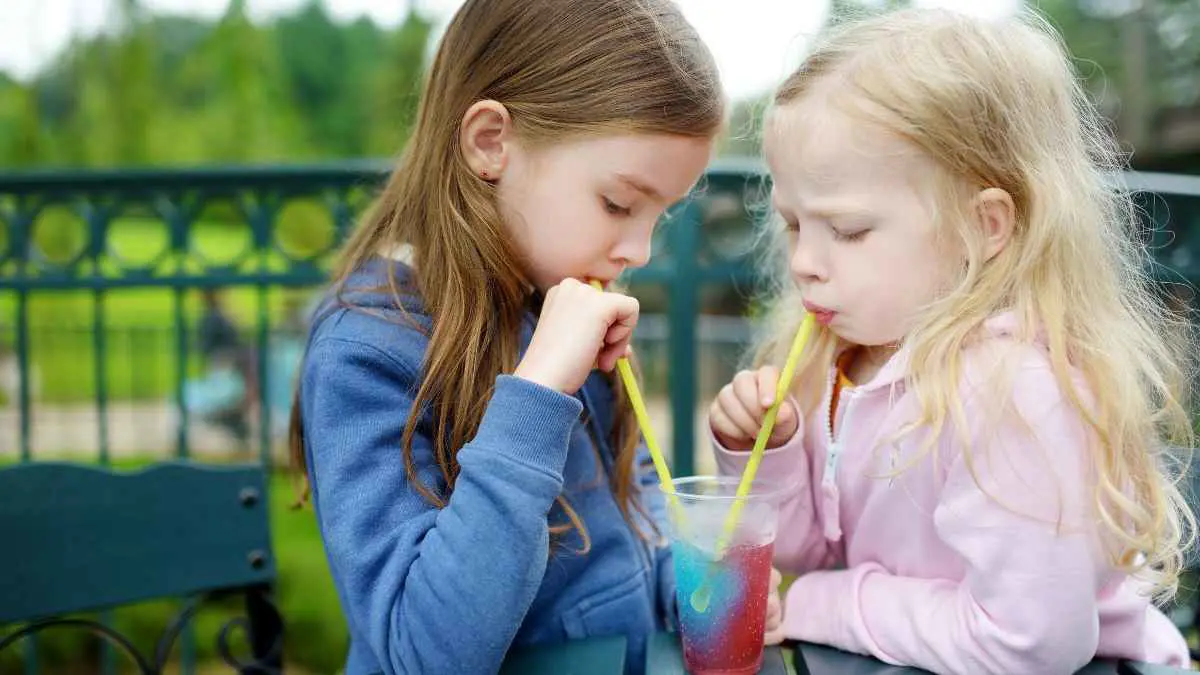 كيف تؤثر مشروبات "السلاش" على صحة الأطفال دون الثامنة؟