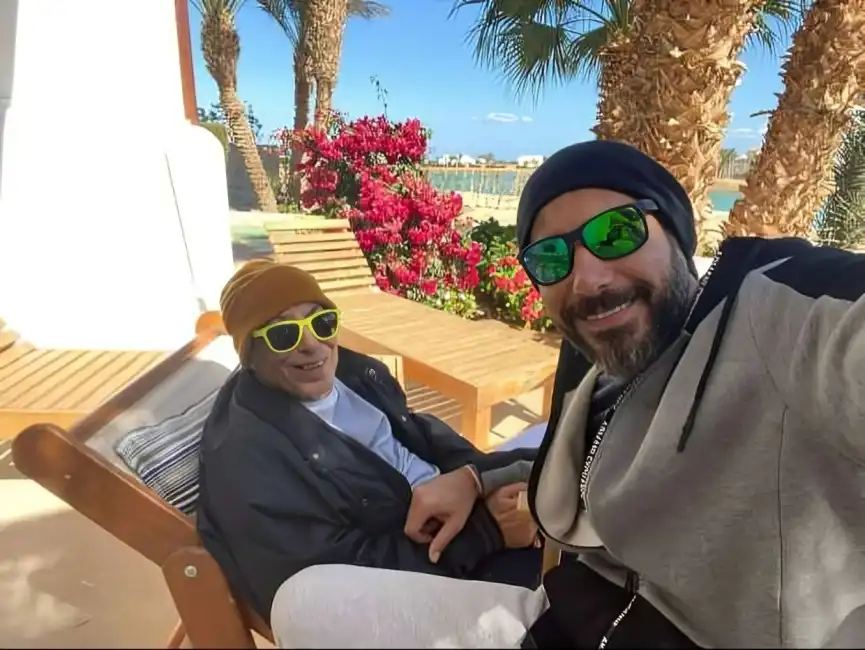 أحمد السعدني مع الراحل والده صلاح السعدني