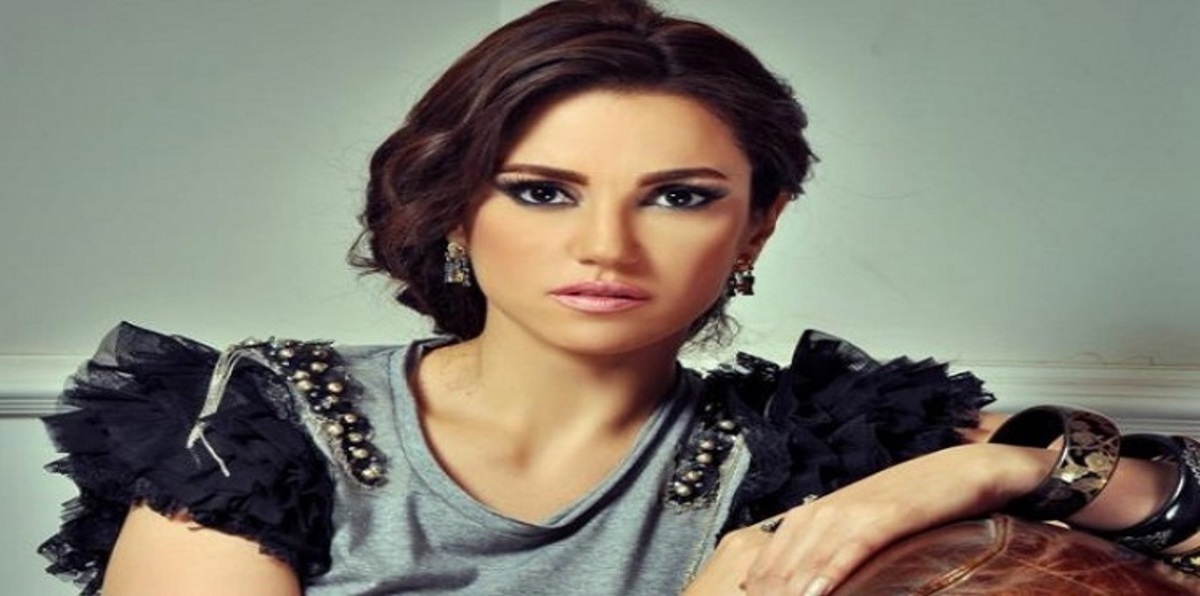 درة تتبرأ من دفاعها عن نمر النمر (فيديو)