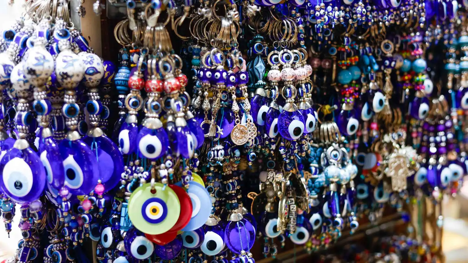 "الخرز والتمائم".. تقليد روحاني يميز رمضان في الصومال