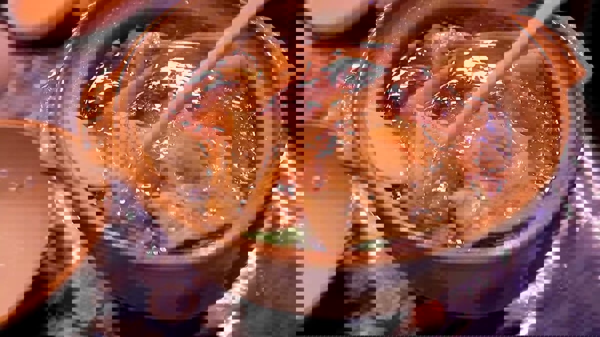 مطعم ياباني يقدم لزبائنه "معكرونة مقدسة" مطبوعًا عليها نصوصًا دينية