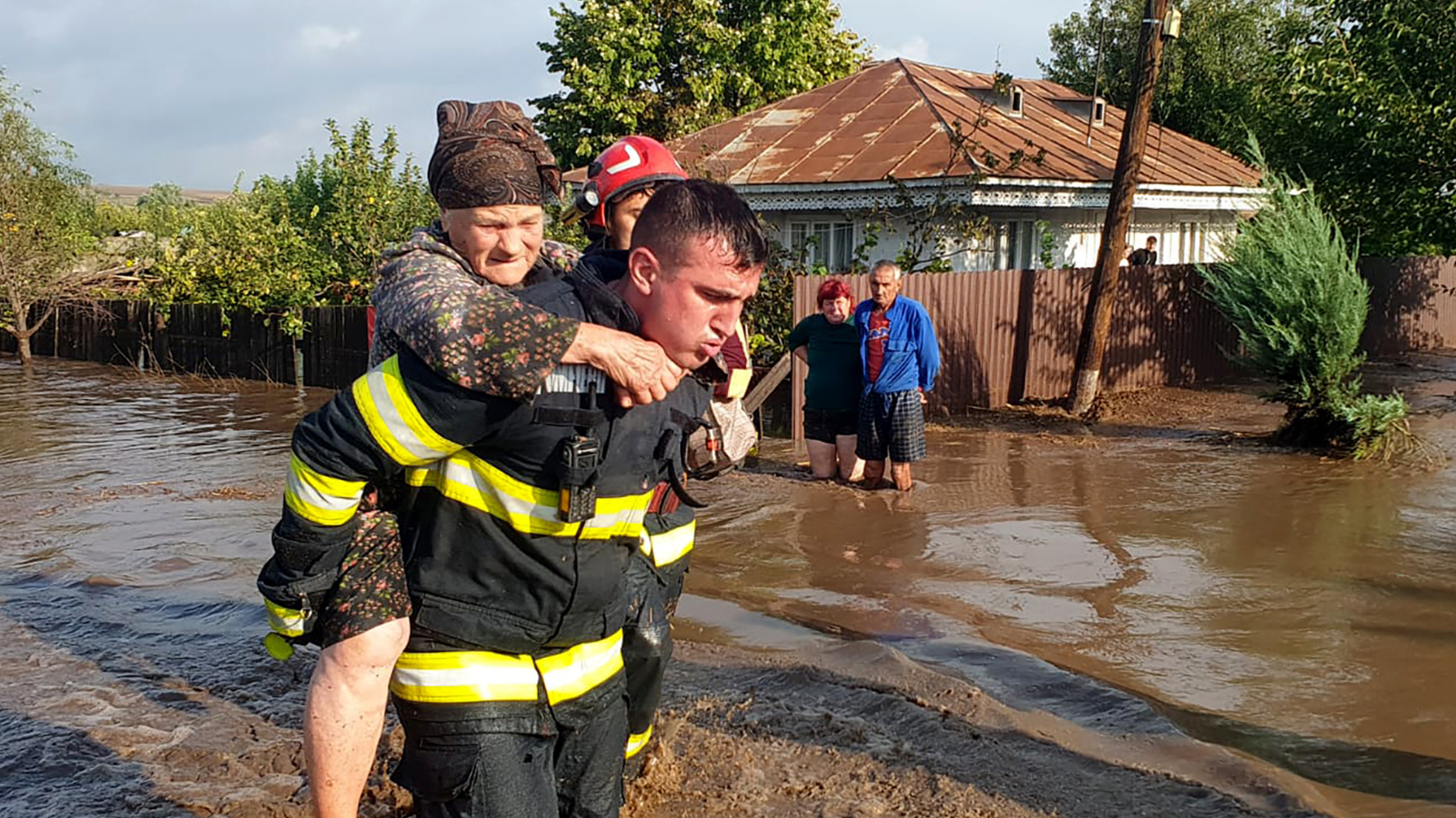 مصرع 4 أشخاص في رومانيا جراء الفيضانات