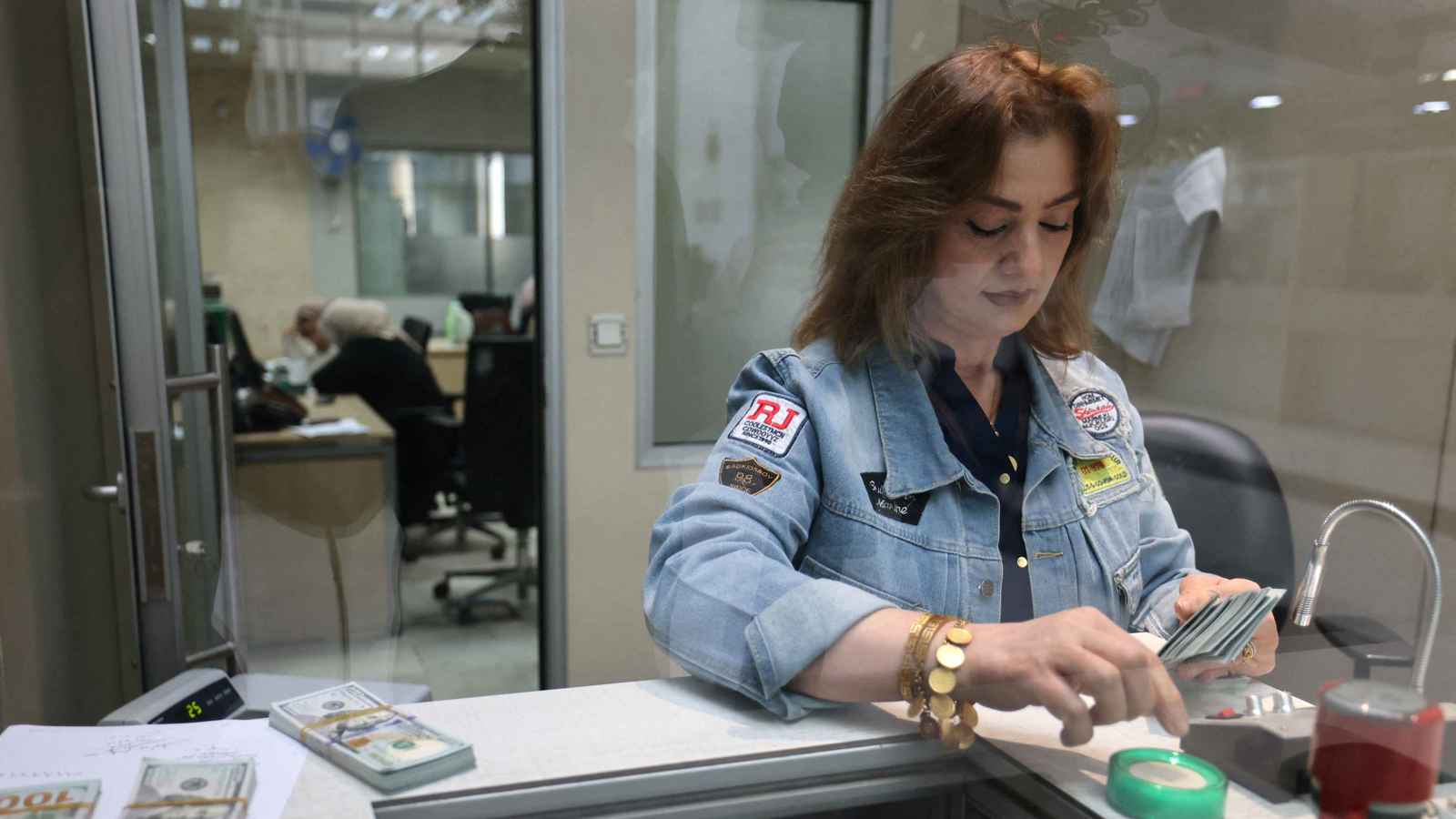 العقوبات الأمريكية تزيد الضغوط على القطاع المصرفي العراقي