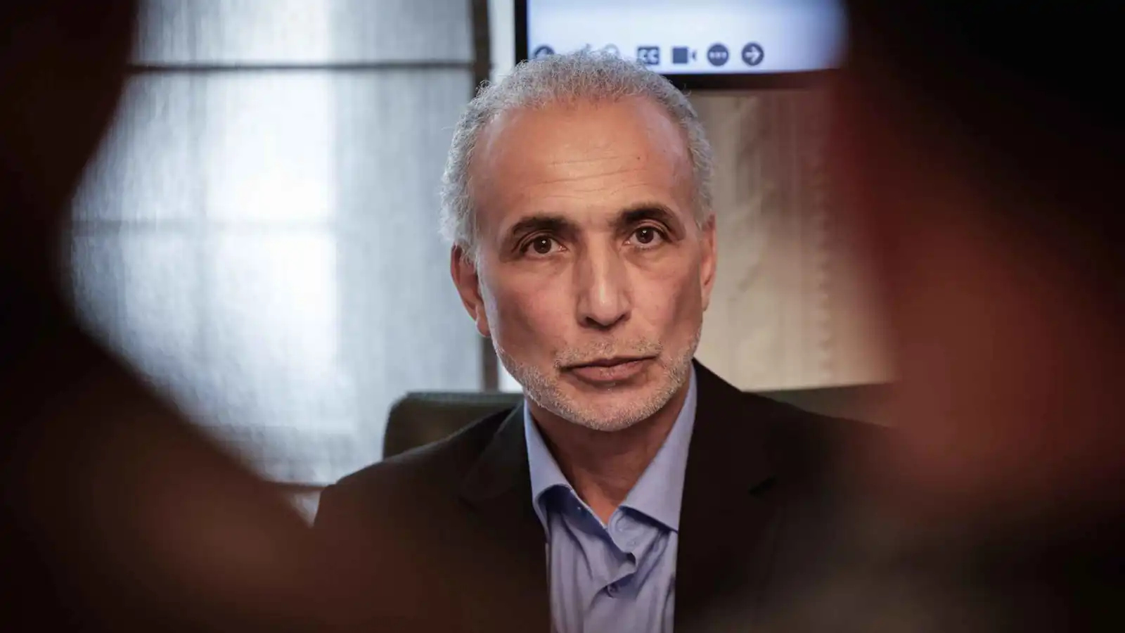 بدء محاكمة حفيد مؤسس الإخوان في فرنسا.. محاميات الضحايا يكشفن الكواليس