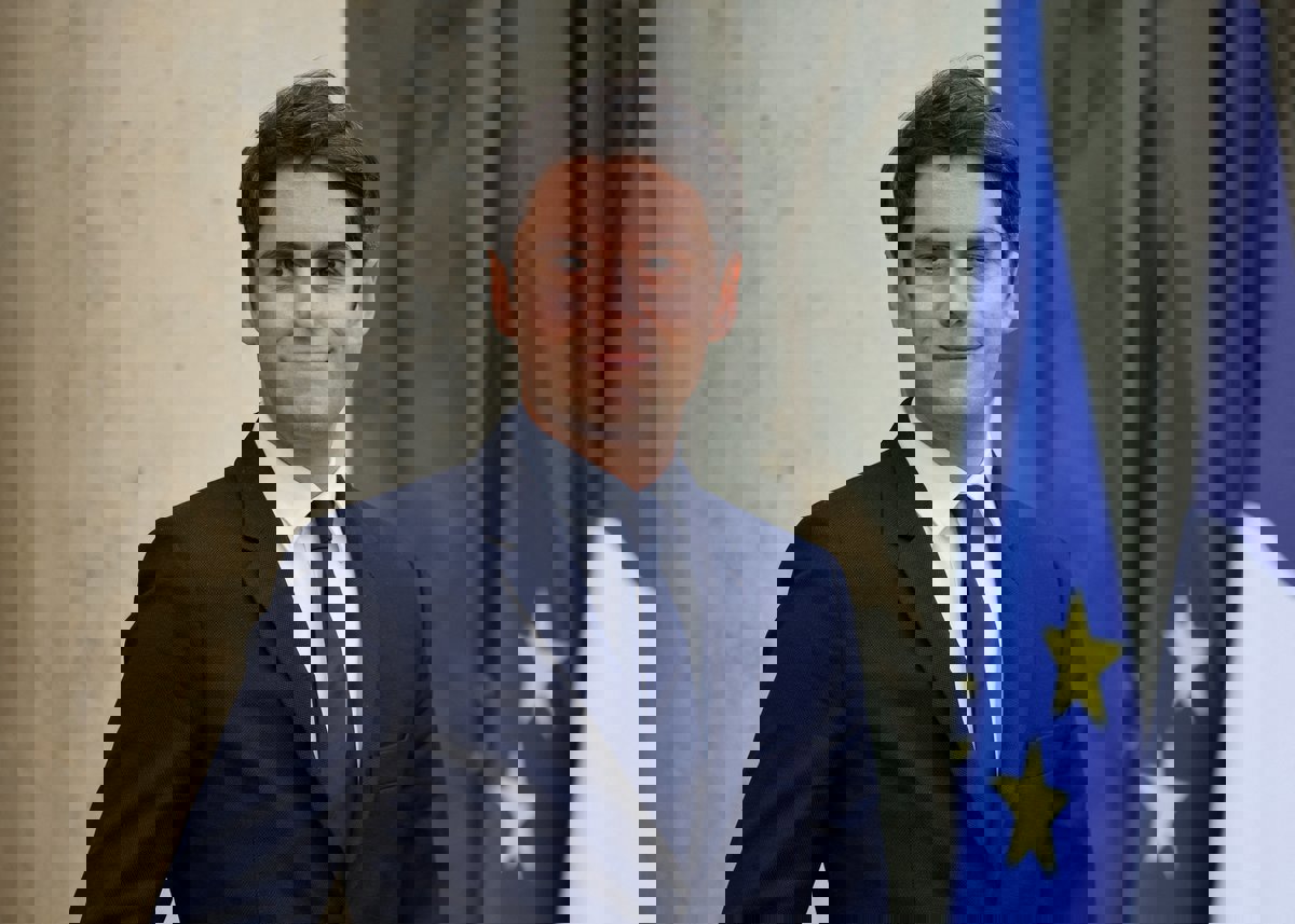 الرئيس الفرنسي يكلف غابريال أتال بتشكيل الحكومة 