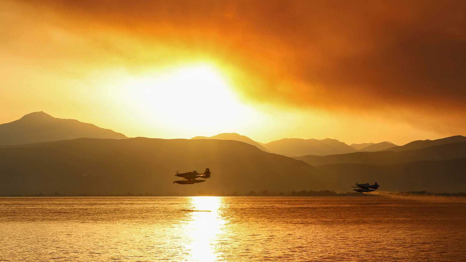 أوامر بإخلاء عدة قرى.. حرائق هائلة تجتاح كورنث اليونانية