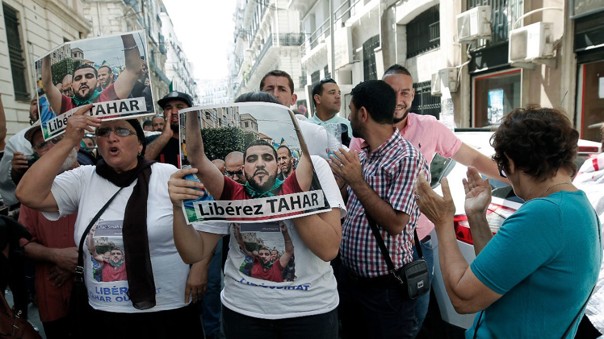 الجزائر.. وقفة احتجاجية للمطالبة بالإفراج عن 84 موقوفًا (صور)