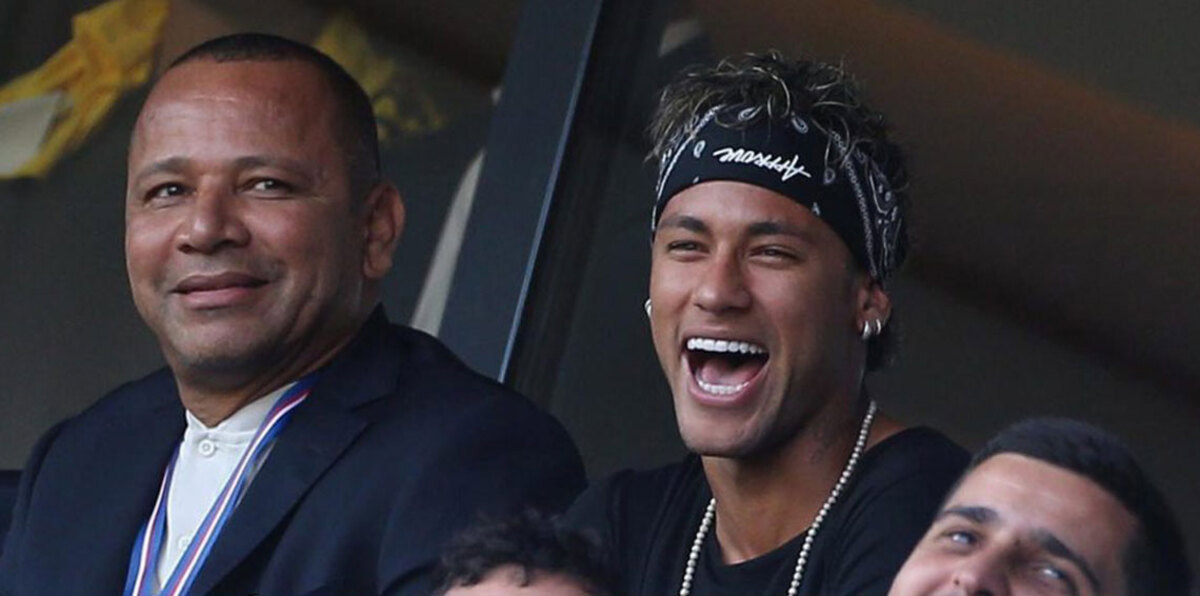 والد نيمار في علاقة سرية مع نجمة "بلاي بوي" سابقة