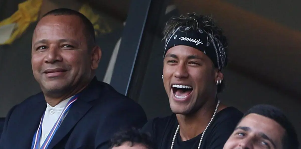 والد نيمار في علاقة سرية مع نجمة "بلاي بوي" سابقة