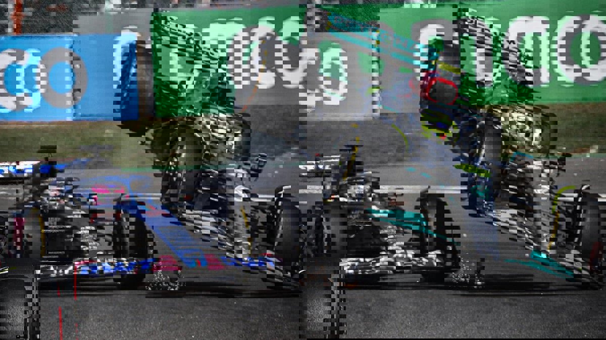 فرناندو ألونسو يصف لويس هاميلتون بـ"الأحمق" بعد حادث في سباق بلجيكا (فيديو)