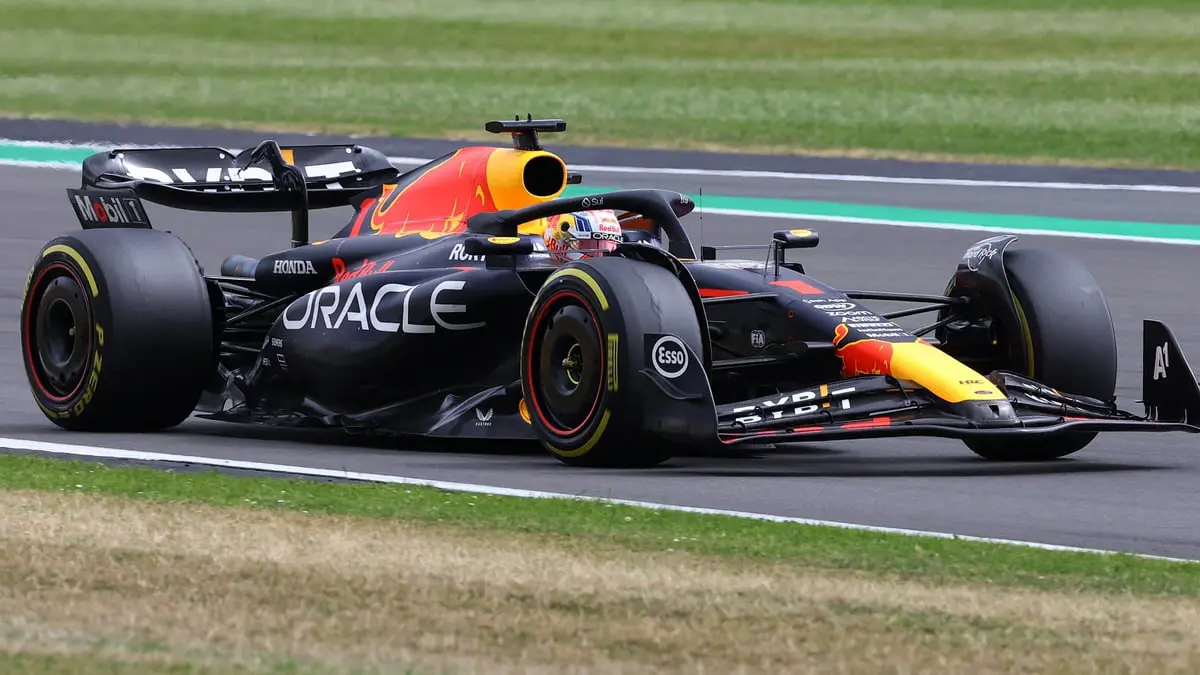 فرستابن يفوز في بريطانيا ويقود رد بول إلى معادلة رقم مكلارين القياسي