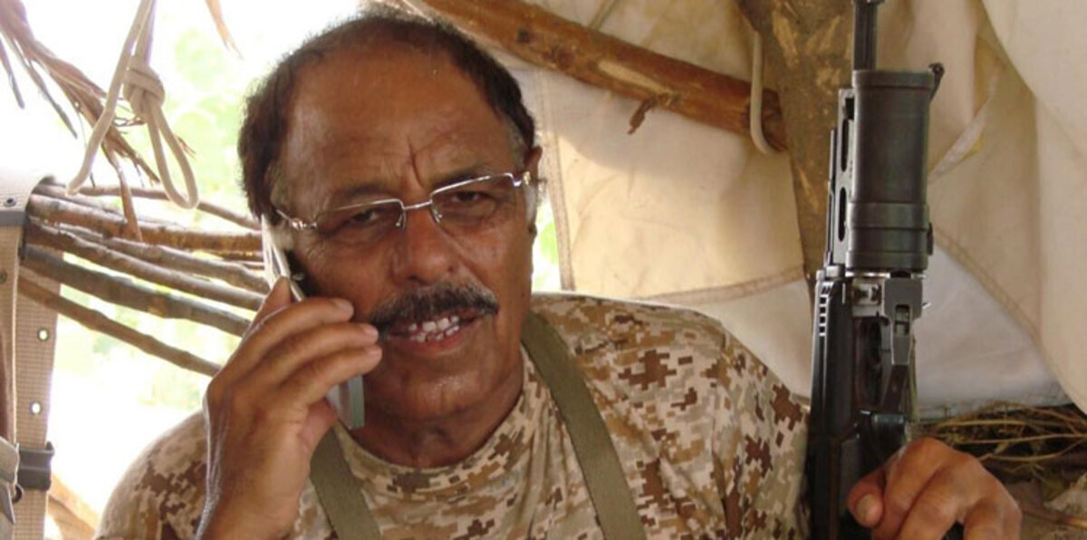 الجنرال العجوز علي محسن الأحمر.. كالهاتف الصيني ذي الشريحتين