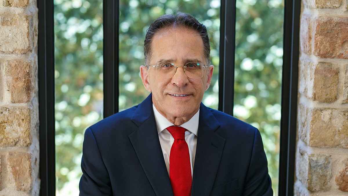 الوثائق تتكشف.. "فيديو مخل" بحوزة رجل نتنياهو القوي