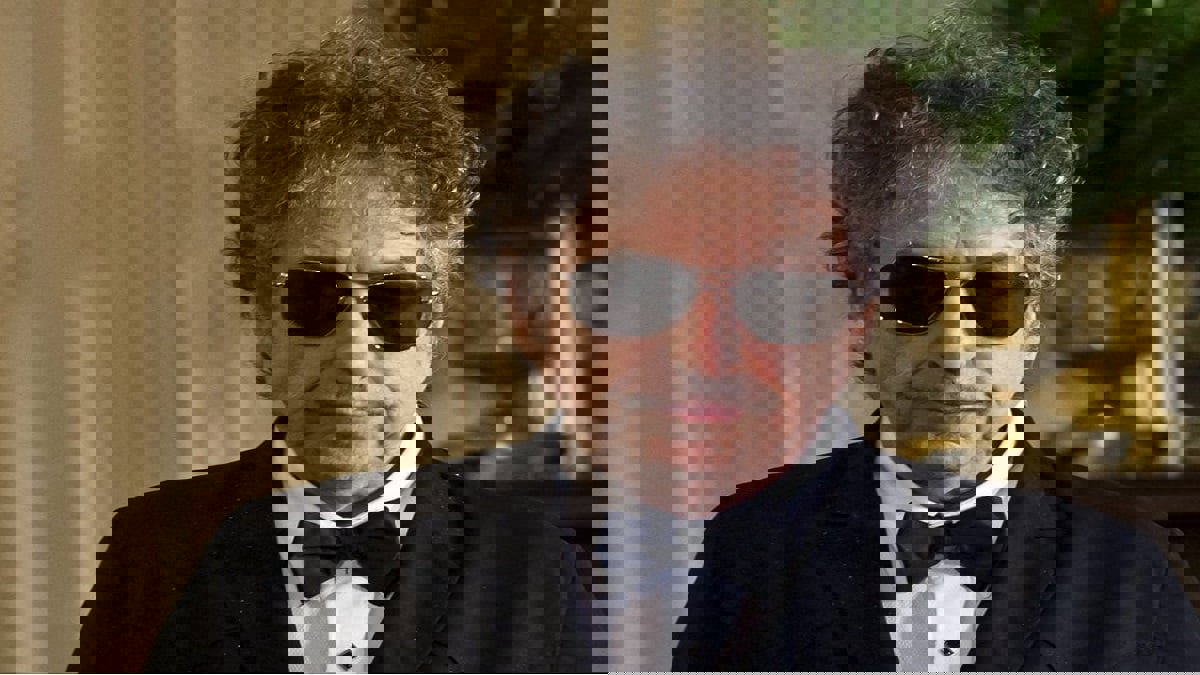 بوب ديلان يطلق ألبومه الأول منذ نحو عقد