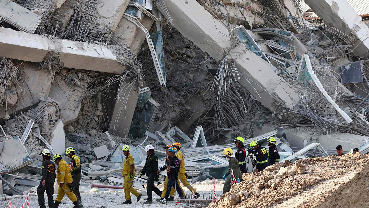 تحقيق في انهيار مبنى قيد الإنشاء في بانكوك خلال الزلزال