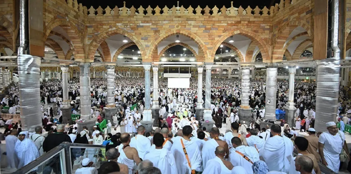 طلائع حجاج قطر تصل منفذ سلوى السعودي.. كيف تتم معاملتهم؟ (صور وفيديو)