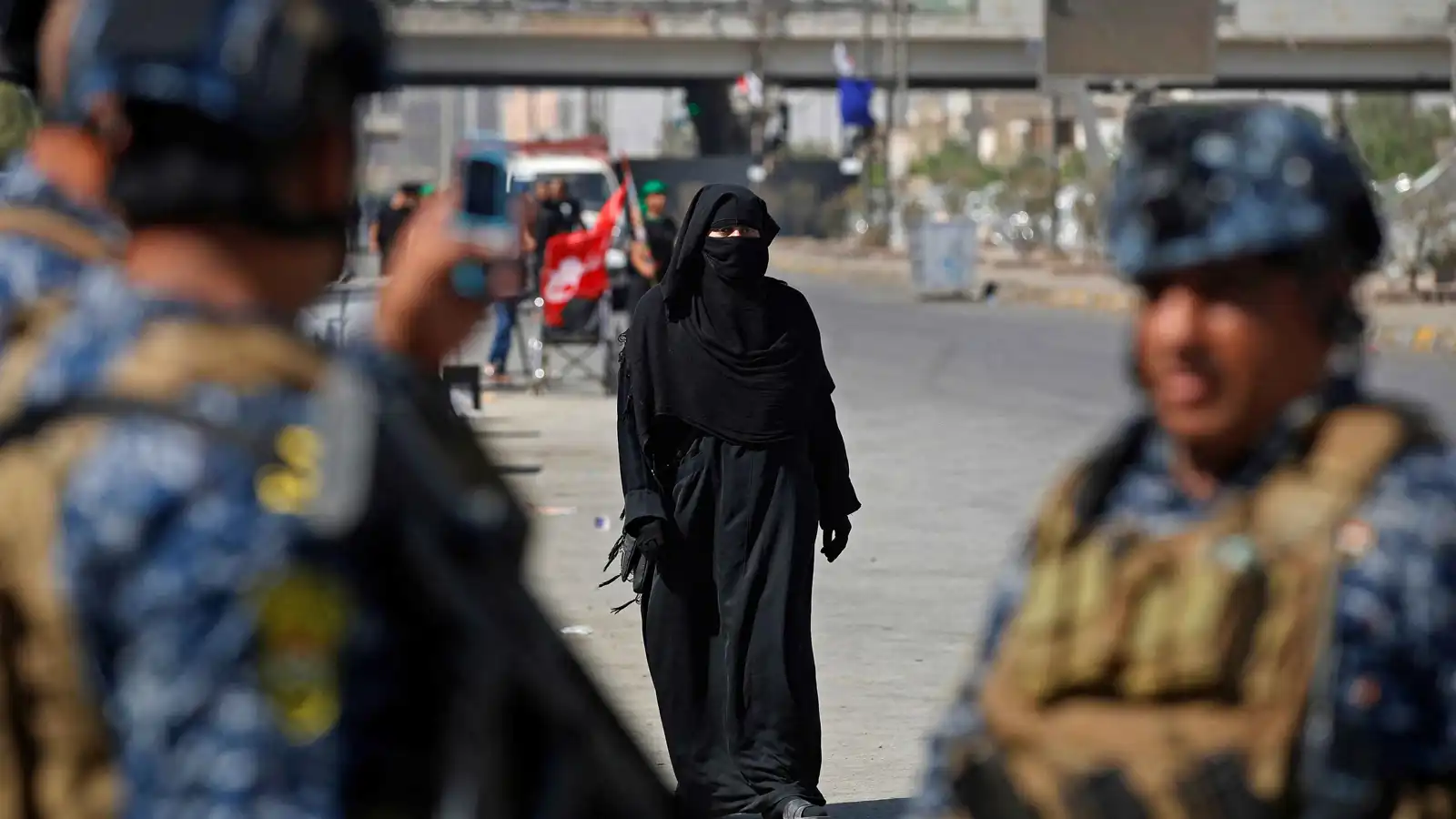 جريمة مروعة في العراق.. أم تشنق ابنها بحبل الملابس