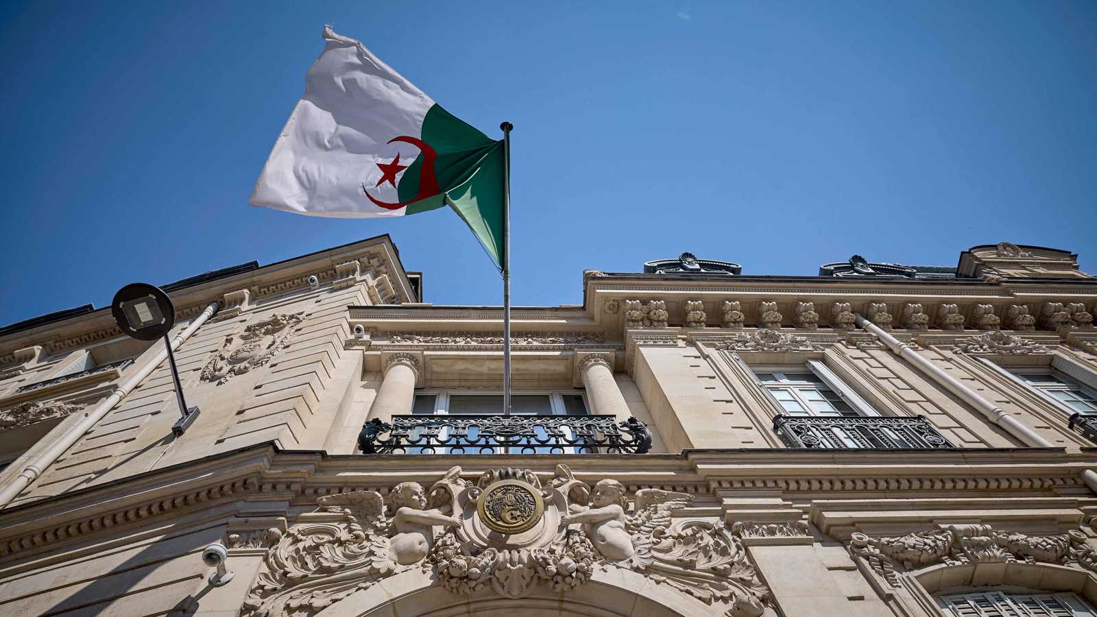 ملايين منهوبة.. كيف فككت الجزائر أخطر شبكات النصب الإلكتروني؟ (فيديو)