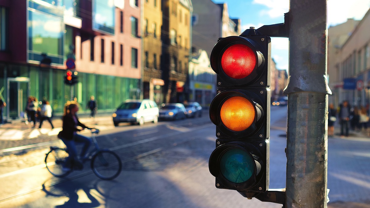 هل تصبح إشارات المرور بأربعة ألوان؟