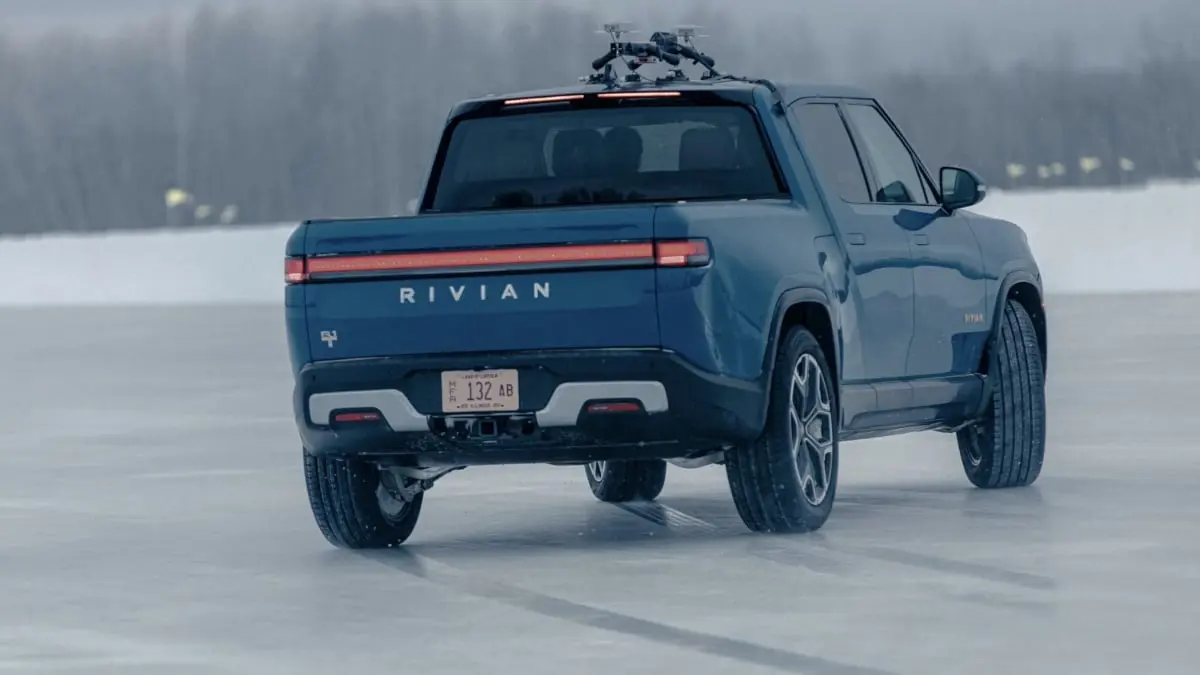 شاحنة "ريفيان" الكهربائية منافسة "تسلا" تنجح في اختبار الطقس القارس (فيديو)