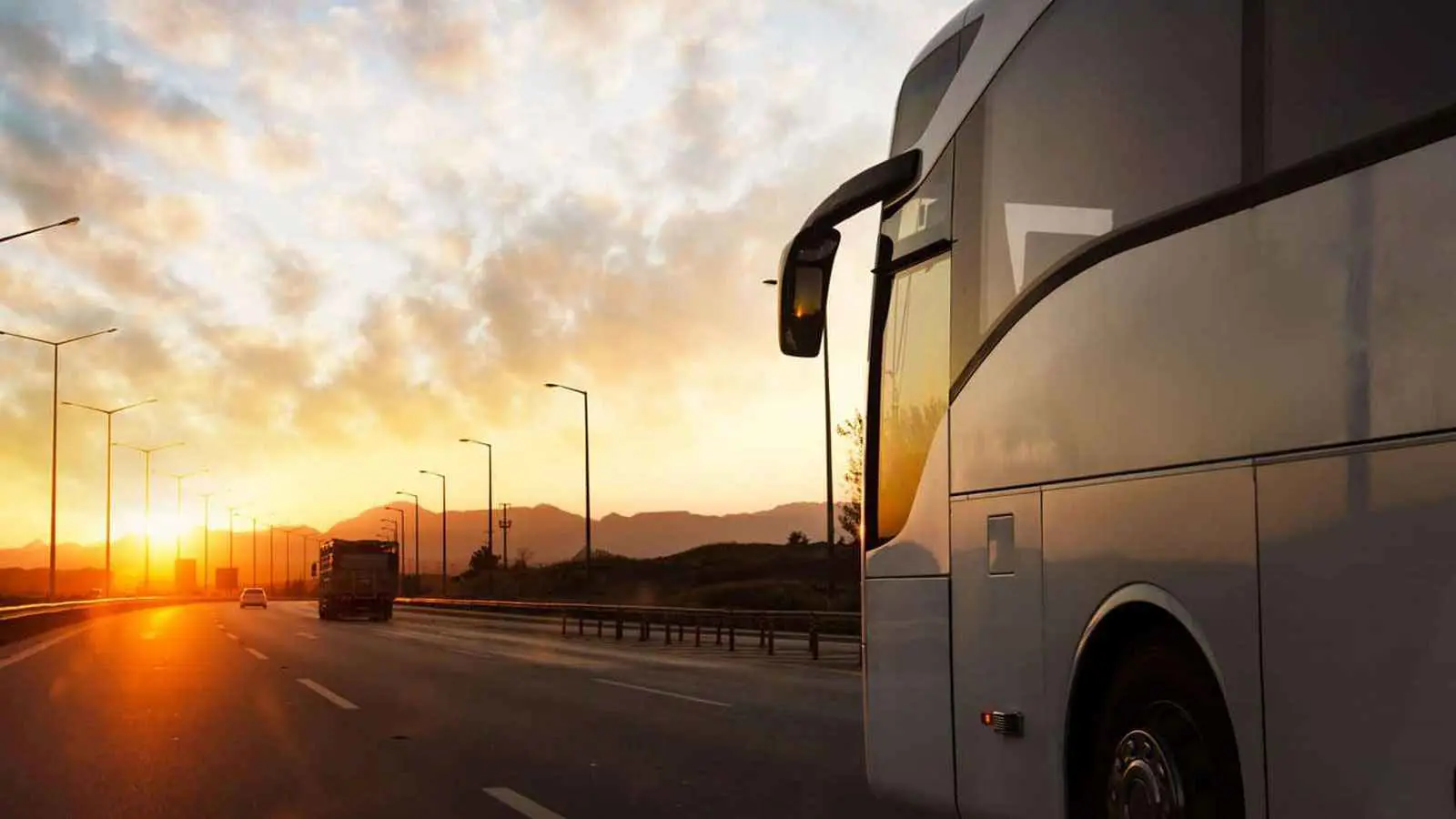 وثقت الضحية الواقعة.. القبض على متحرش بفتاة داخل حافلة "أوبر" (فيديو)