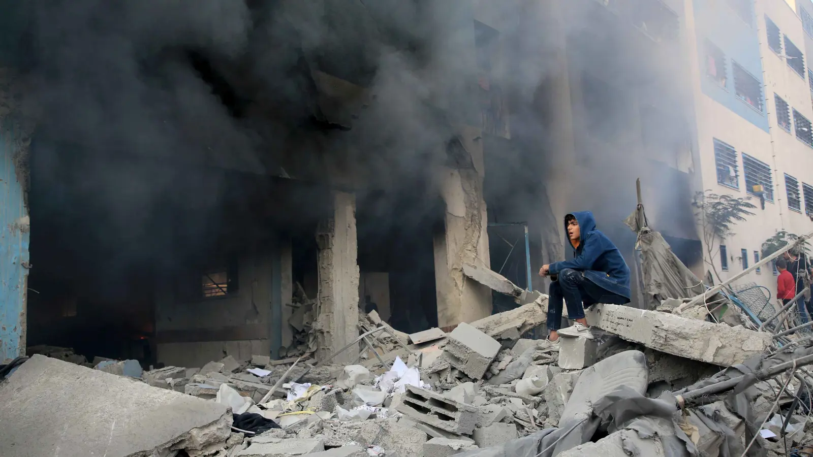 غزة.. مقتل 65 فلسطينياً بقصف منزلين في بيت لاهيا (فيديو)