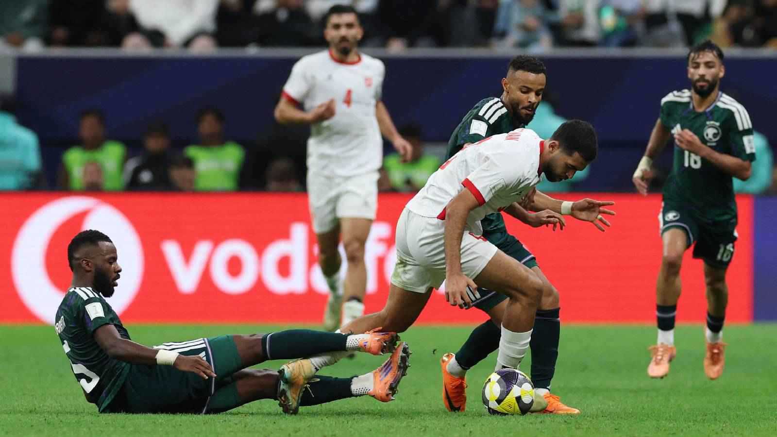 جدل تحكيمي يُشعل أجواء مباراة السعودية والأردن في كأس العرب (فيديو)