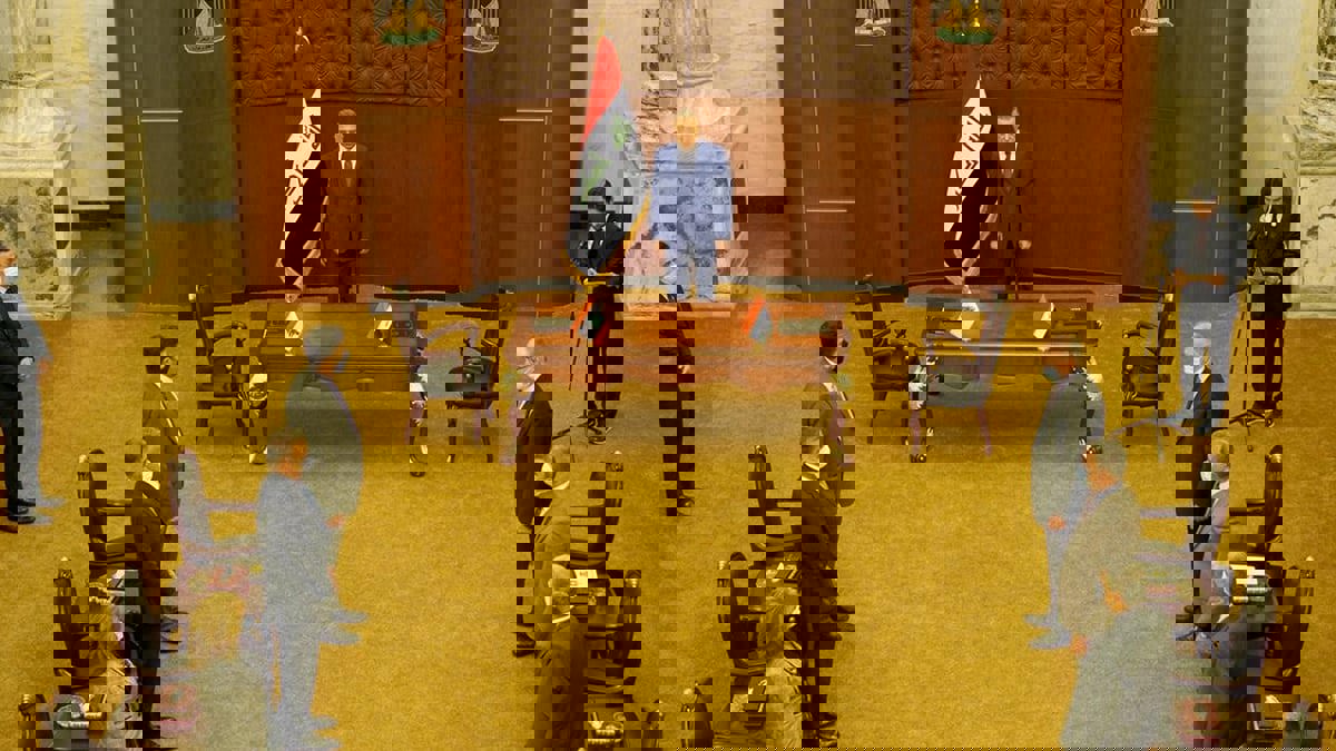 لتخفيف أزمة الكهرباء.. لبنان يستورد مليون طن وقود من العراق مقابل "خدمات وسلع"