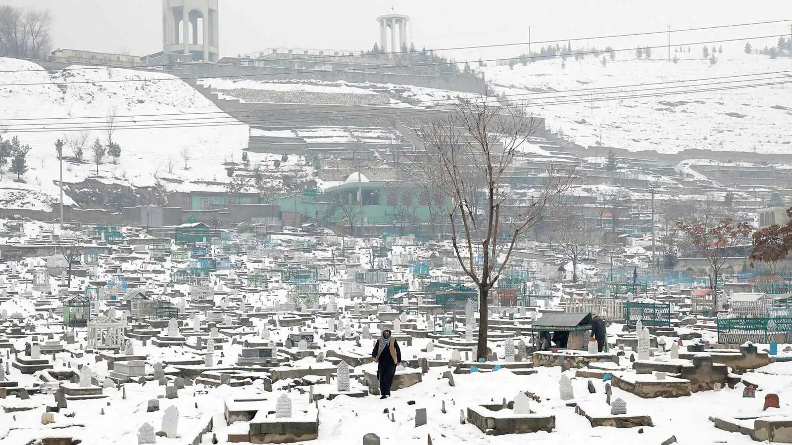 الأمطار والثلوج تخطف أرواح 61 شخصا في أفغانستان (صور وفيديو)